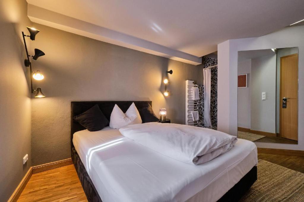 Hotel Roter Hahn Ratisbona Exterior foto